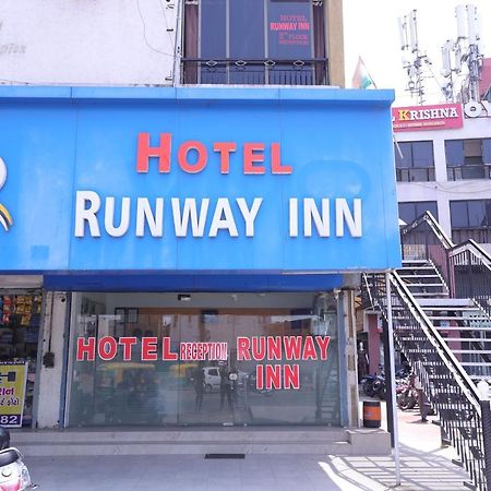 Hotel Runway Inn Ahmedabad Exterior photo