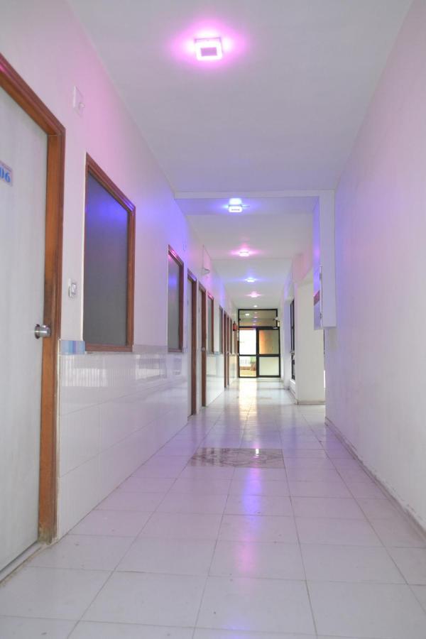 Hotel Runway Inn Ahmedabad Exterior photo