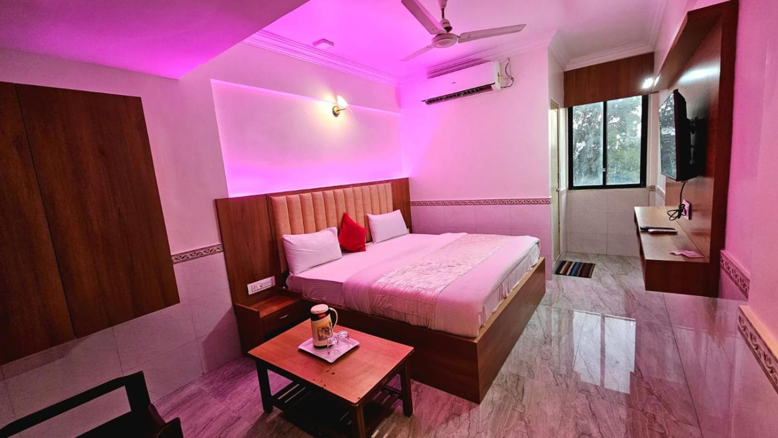 Hotel Runway Inn Ahmedabad Exterior photo